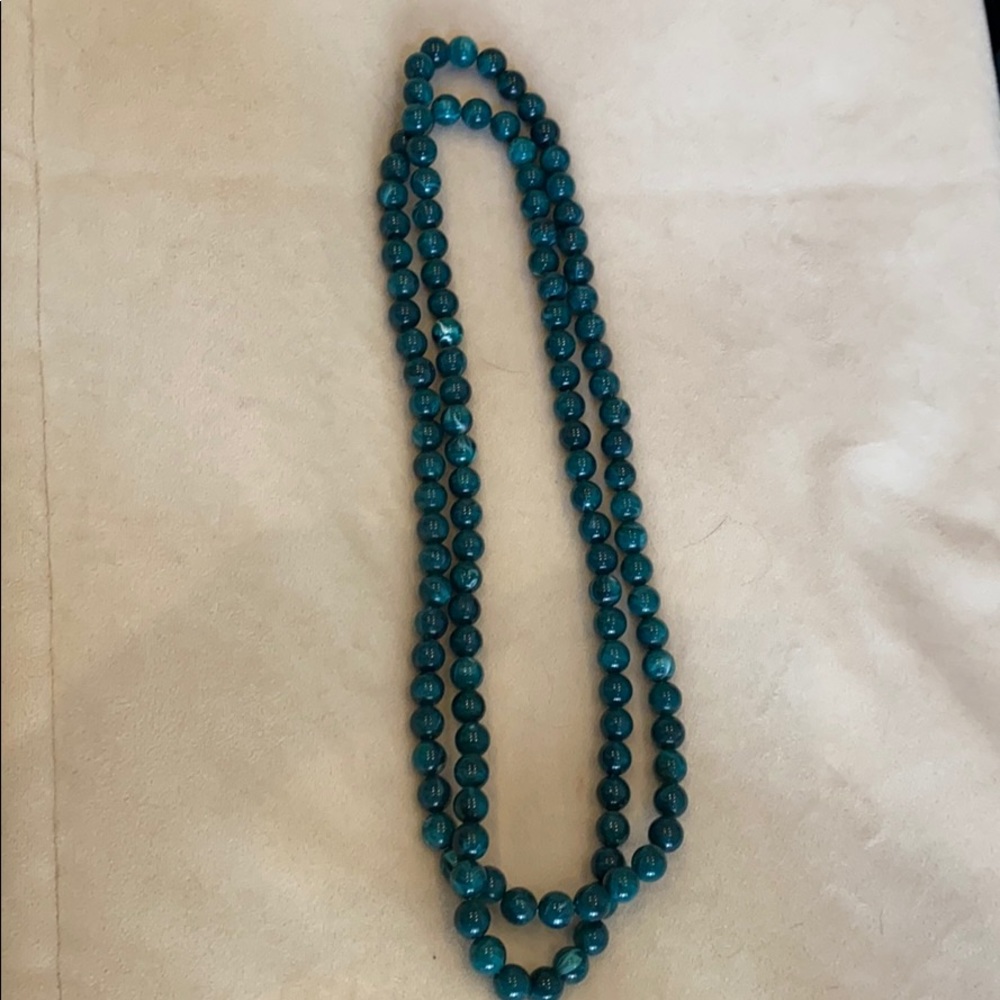 Top shop jade colored bead necklace